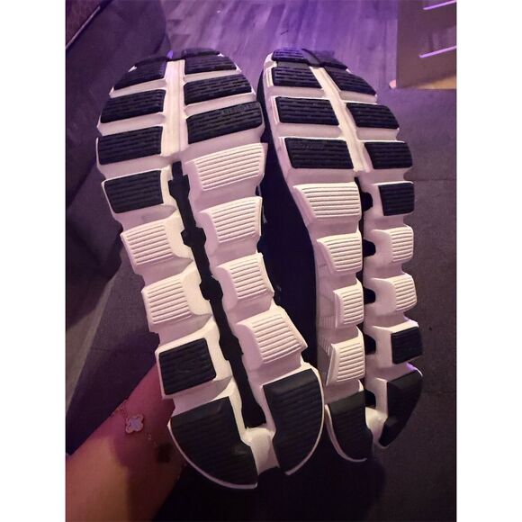 On Cloud 5 Women's Sneakers Black/White Size 9 Running Shoes - Picture 4 of 4